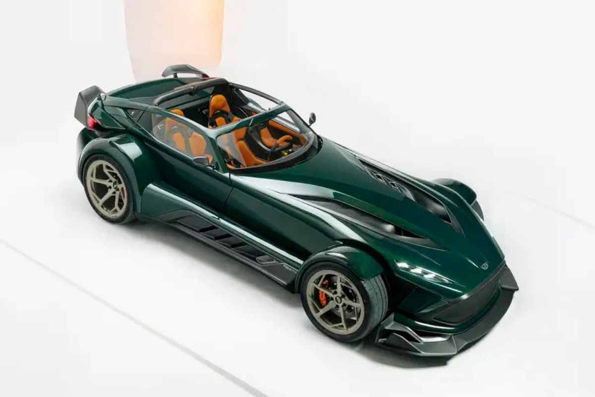 La supercar dal sapore vintage: è leggerissima e sotto il cofano nasconde un motore da 600 CV