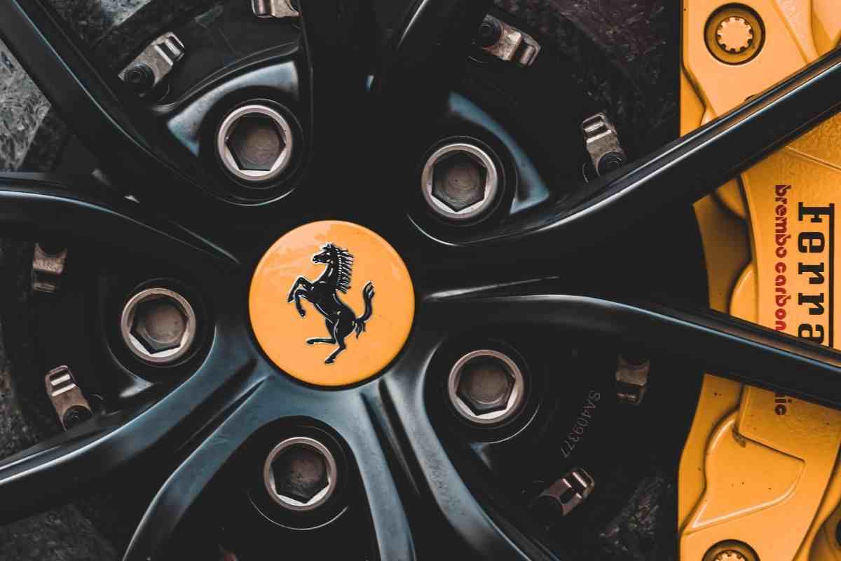 Si fa la sua Ferrari personale, è un modello rarissimo: il risultato finale è incredibile