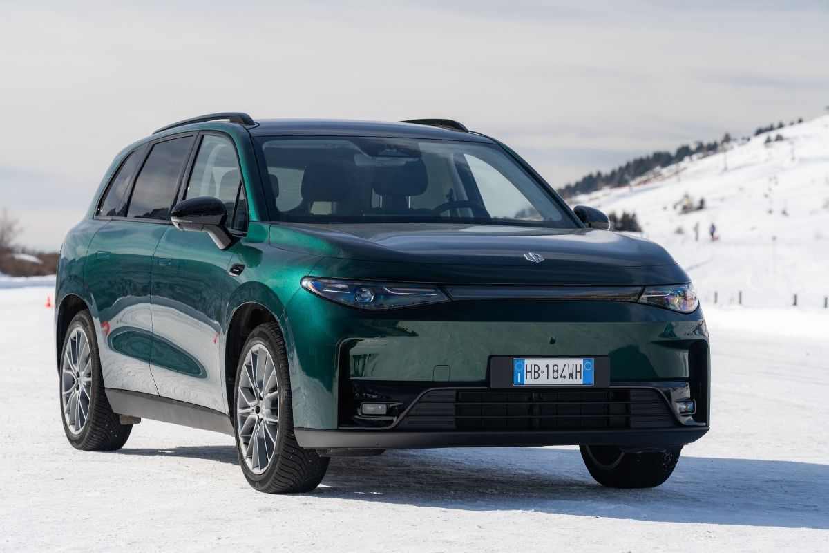 Stellantis attacca Dacia con un super SUV: 600 CV, trazione integrale e un design da tedesca