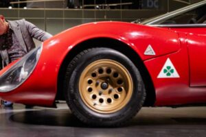 L’Alfa Romeo da 30 milioni di euro ceduta per 10 euro: cresce il mistero