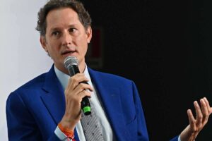 John Elkann ennesima vendita