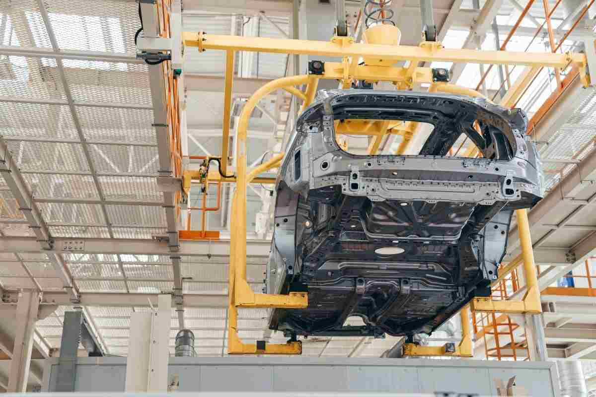 Mercato auto in Italia nel 2026: stabilità delle vendite e transizione elettrica graduale