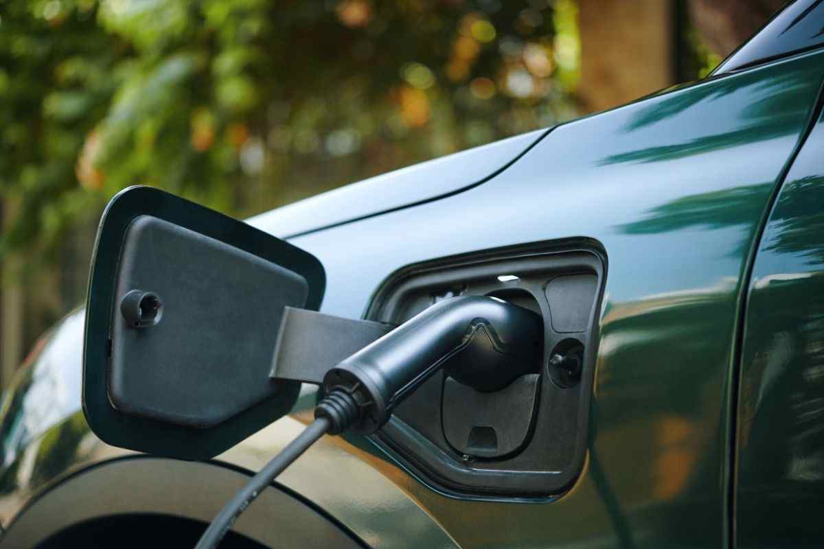 Incentivi auto elettriche, l’UE cambia tutto: rinvio decisivo per i nuovi modelli