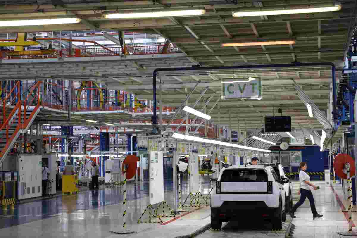 Sciopero a Mirafiori: tensioni sulla produzione della Fiat 500 Hybrid