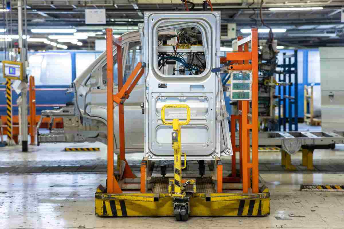 Sciopero a Mirafiori: tensioni sulla produzione della Fiat 500 Hybrid