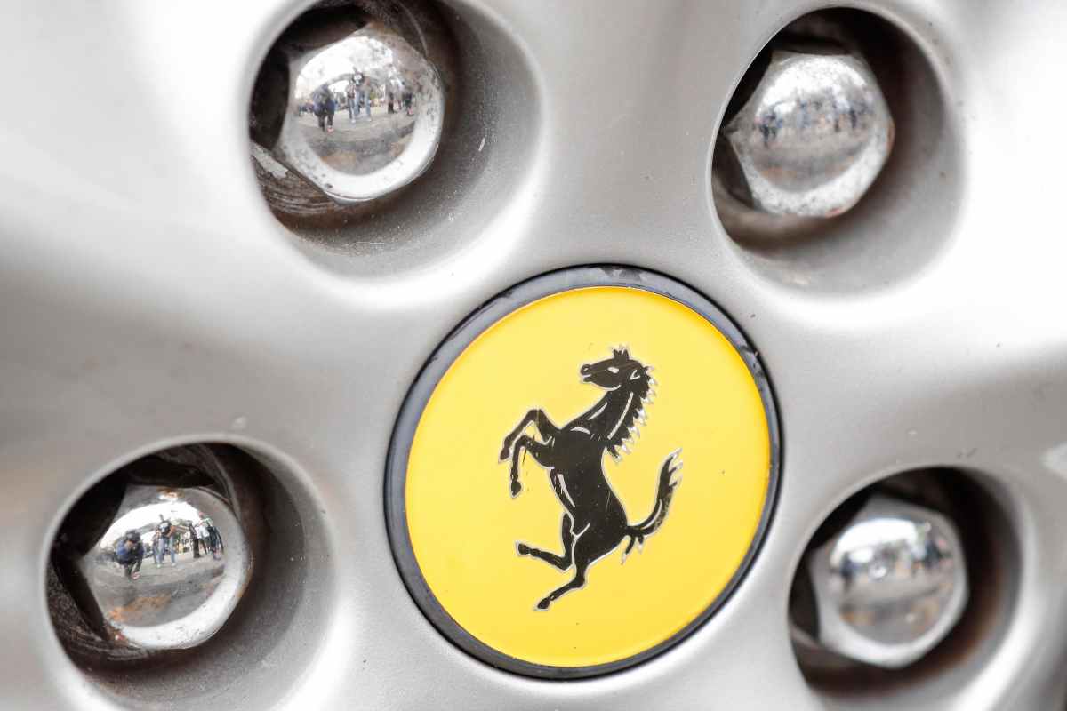 Ferrari Luce: l’elettrica di Maranello svela interni rivoluzionari e dettagli meccanici da GT