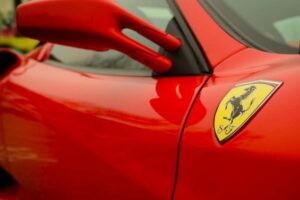 Ferrari 2025 da record: fino a 14.900 euro di bonus ai dipendenti italiani