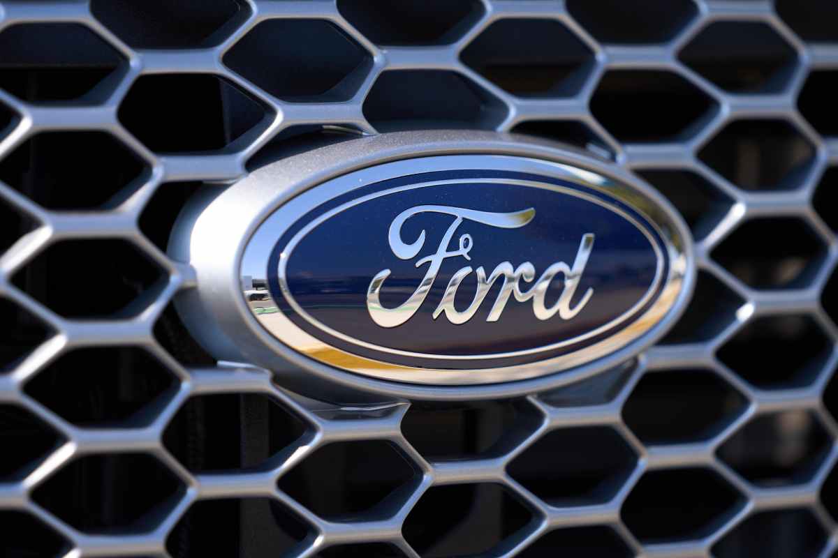 Ford chiude il 2025 con una perdita da 8,2 miliardi: cosa è andato storto e come punta a ripartire