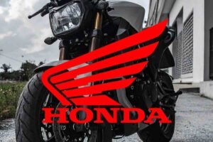 Honda, la maxi enduro ora la compri a meno di 4000 euro: offerta senza senso per febbraio