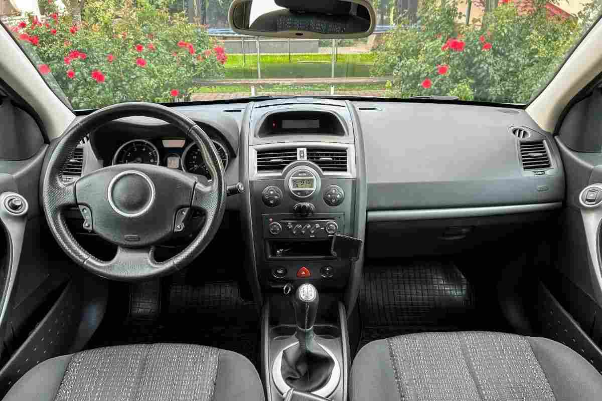 Sta sparendo dalle auto e nessuno se ne è accorto: questo dispositivo tecnologico non c'è più