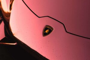 Lamborghini dice addio alla Lanzador elettrica: perché il futuro potrebbe essere ancora a combustione