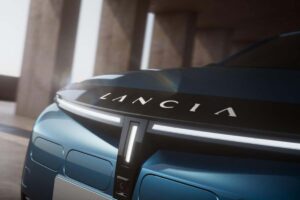 Un po’ Ypsilon e un po’ Bugatti: il progetto della nuova super berlina Lancia che ha fatto ammattire il web