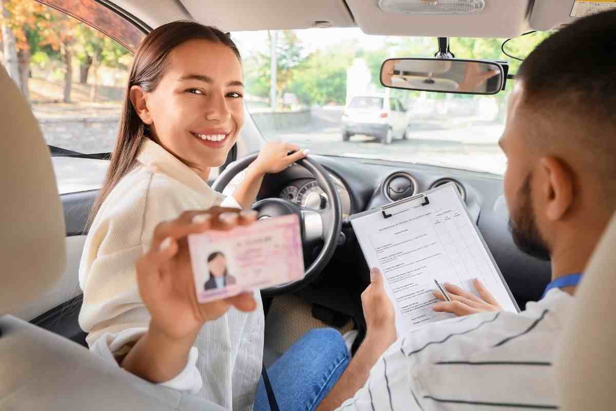 Neopatentati su auto da 500 CV: il “buco” nelle regole del Codice della Strada che sorprende tutti