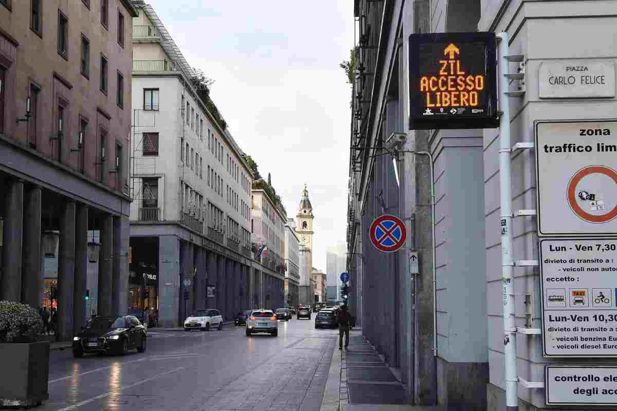Roma, stretta su elettriche e ibride: ZTL e parcheggi a pagamento per tutti