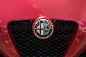 L’Alfa Romeo ottiene un premio straordinario: l’auto più amata fa sognare il mondo intero