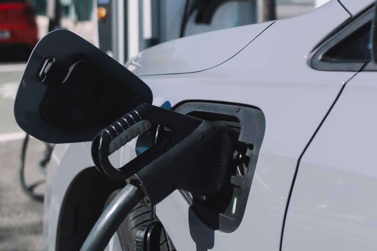 Auto elettrica spese folli