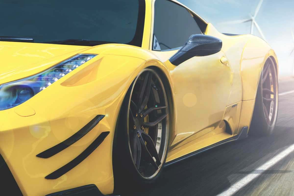 Affida la sua Ferrari al parcheggiatore che combina un disastro: disavventura per il calciatore italiano