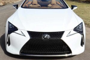 Compra una sportiva giapponese nuova: la usa per pochi km e la rivende a cifra nonsense