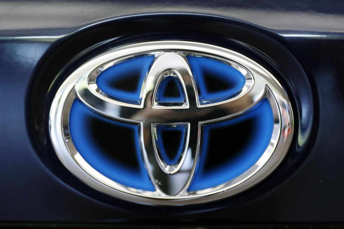 Toyota mazzata all'elettrico