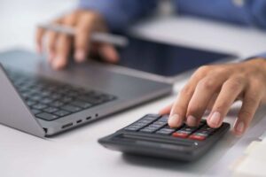 Bollo auto 2026, la verità che pochi sanno: lo paghi anche se l’auto è ferma