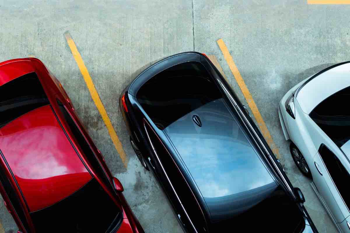 tesla novità auto parcheggio