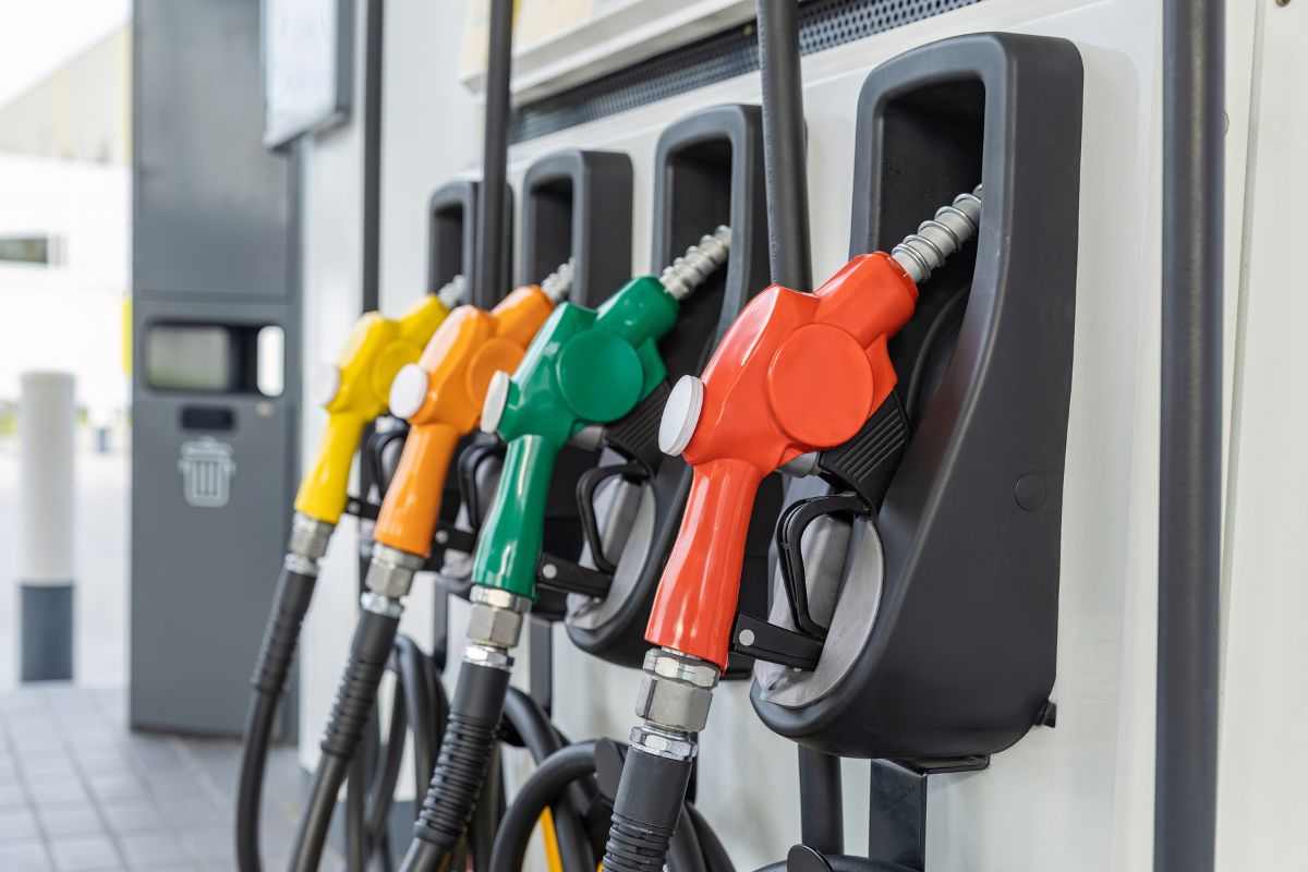 Prezzi carburanti e accisa mobile: quanto costa davvero fare il pieno oggi
