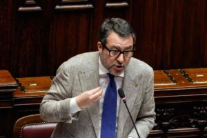 Stangata in arrivo per i furbetti dell’assicurazione, Salvini annuncia un provvedimento epocale: così non c’è scampo, li beccano subito