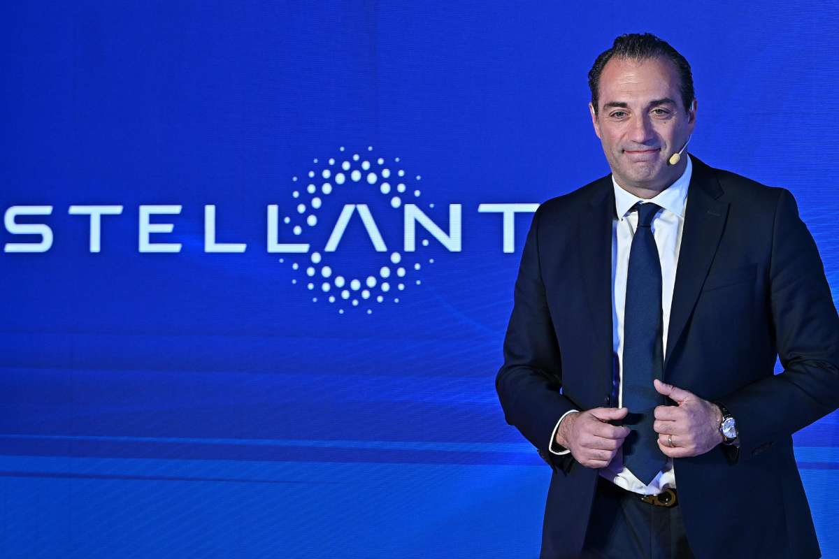 Stellantis dice addio allo smart working: ritorno totale in ufficio entro il 2027