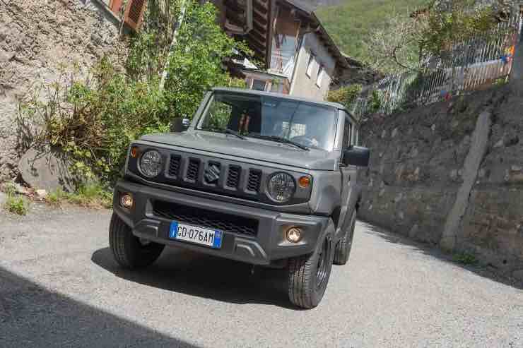 suzuki jimny fuoristrada novità robot Blanc