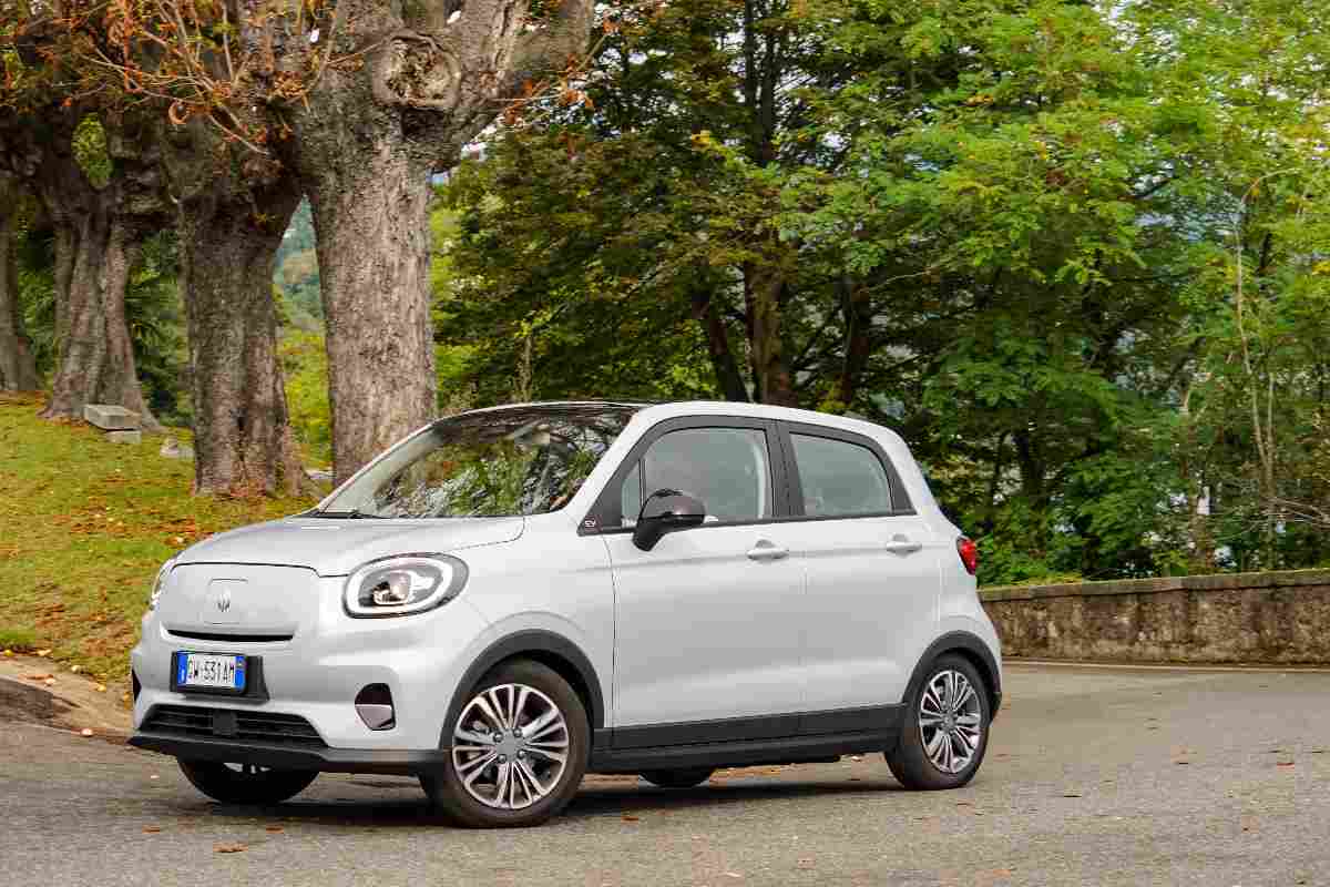 una Leapmotor T03 in strada