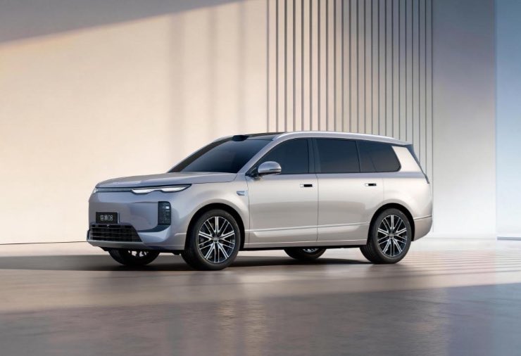 BYD Sealion 08 900 km di autonomia