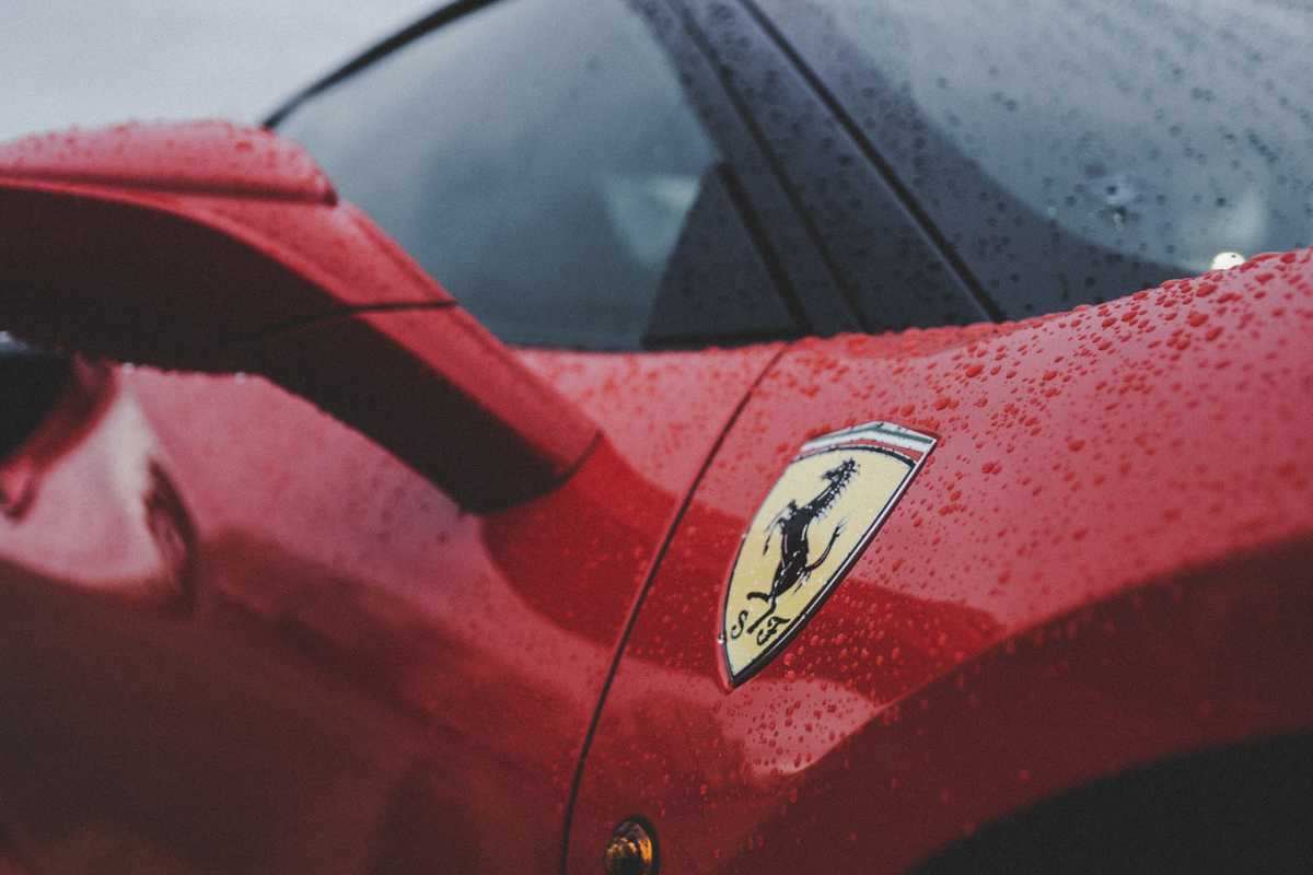 Ferrari scoppia una causa