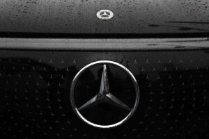 La Mercedes dice addio al diesel sullo storico modello: cambia tutto per il famoso SUV
