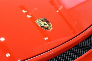 Una Porsche 944 del 1988 torna in vita dopo 17 anni: prima e dopo clamoroso