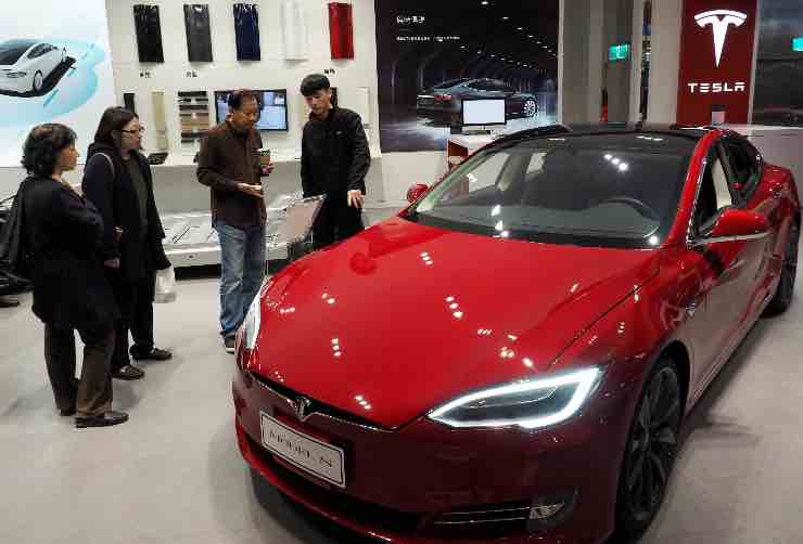 Tesla Model S fine produzione