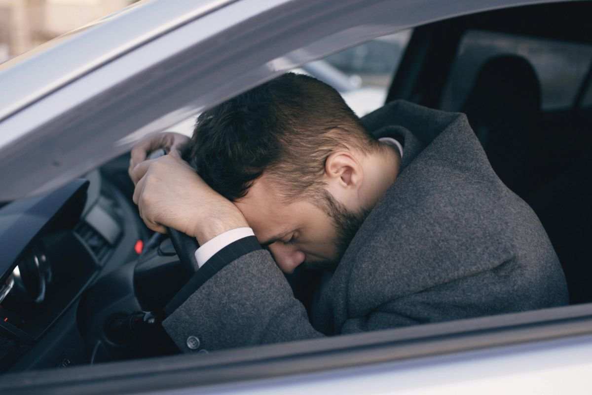 Consumare meno carburante nel 2026: i trucchi semplici che possono farti risparmiare subito