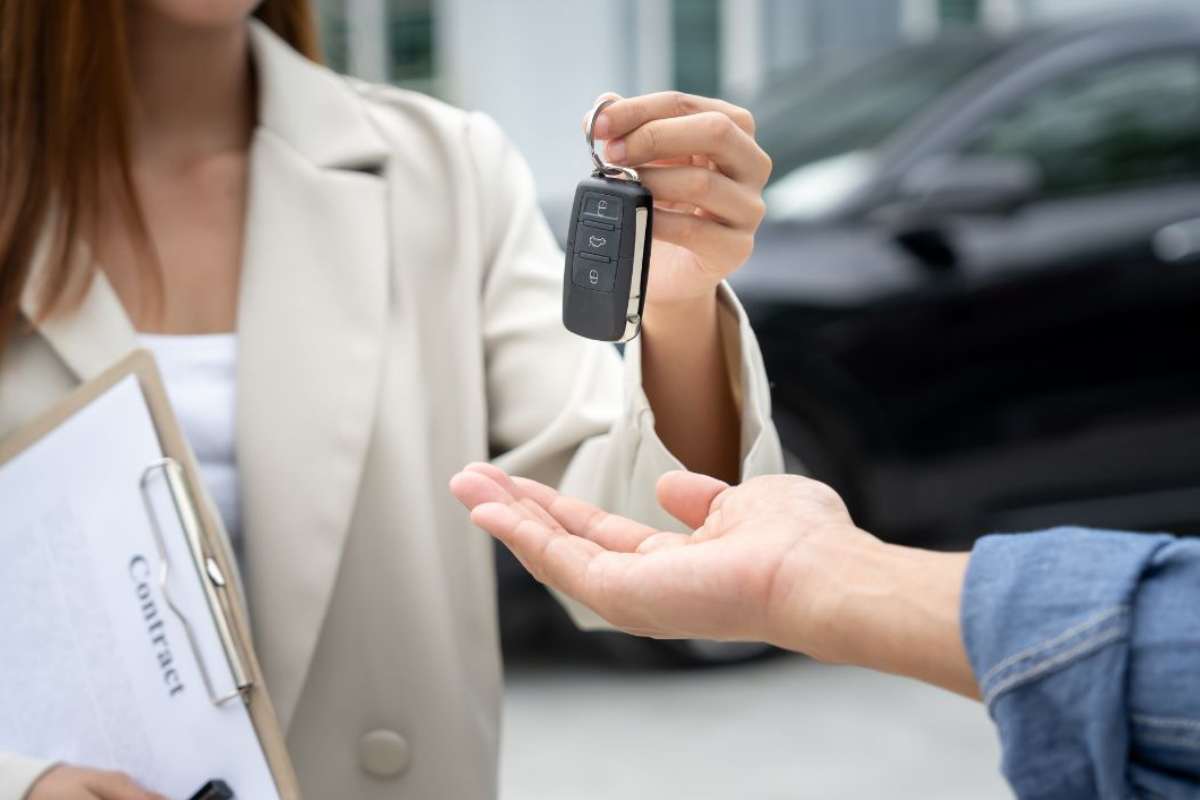 Incentivi auto 2026, cambia tutto: il mercato trema e i concessionari lanciano l’allarme