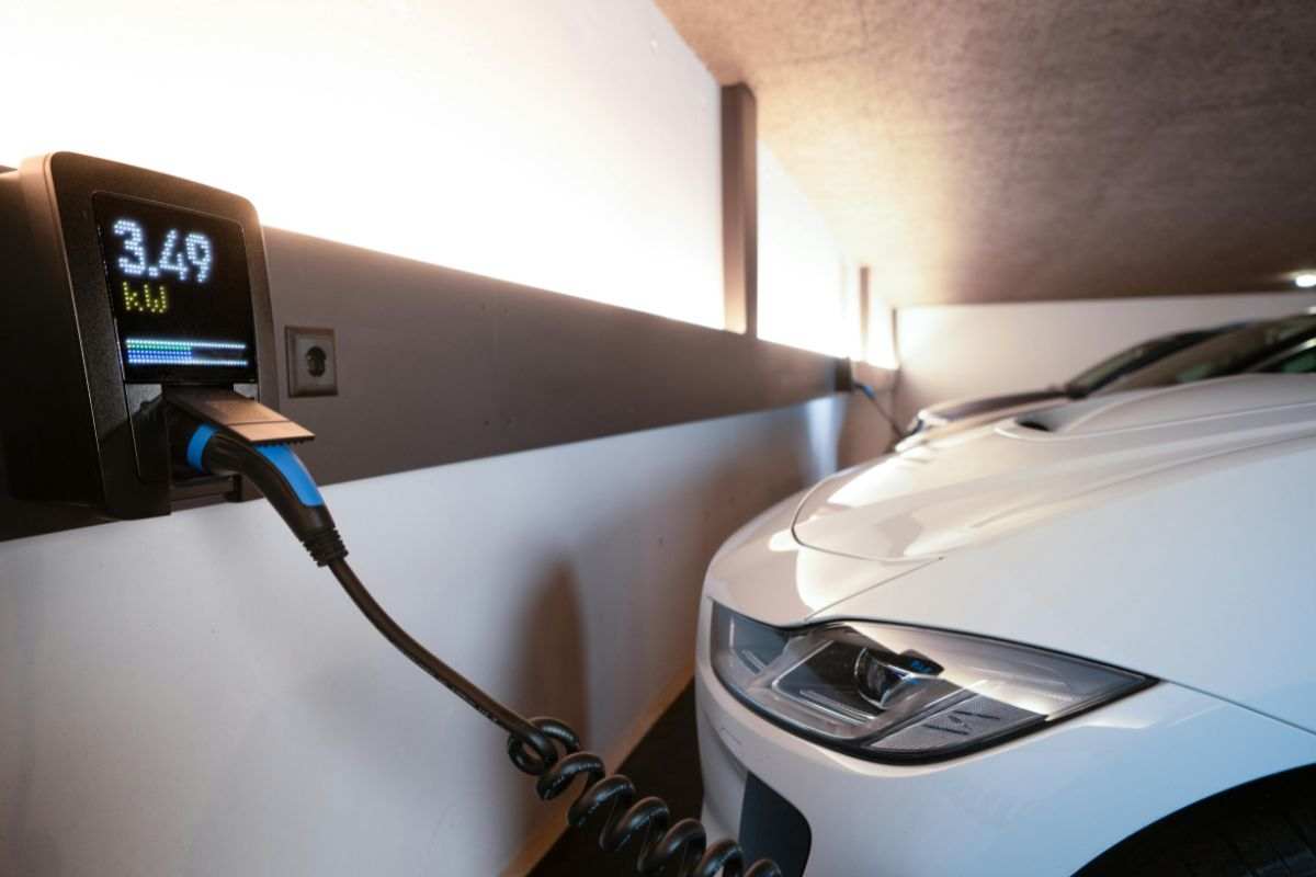 Batterie al sodio, svolta nel 2027: costeranno come il litio e cambieranno per sempre le auto elettriche