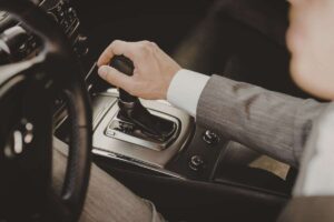 Cambio auto: i segnali che non devi ignorare e che possono costarti migliaia di euro