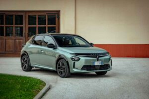 Zero maxi rata e addio agli interessi, Lancia proroga l’offerta per la Ypsilon: sconto altissimo se la acquisti in pronta consegna