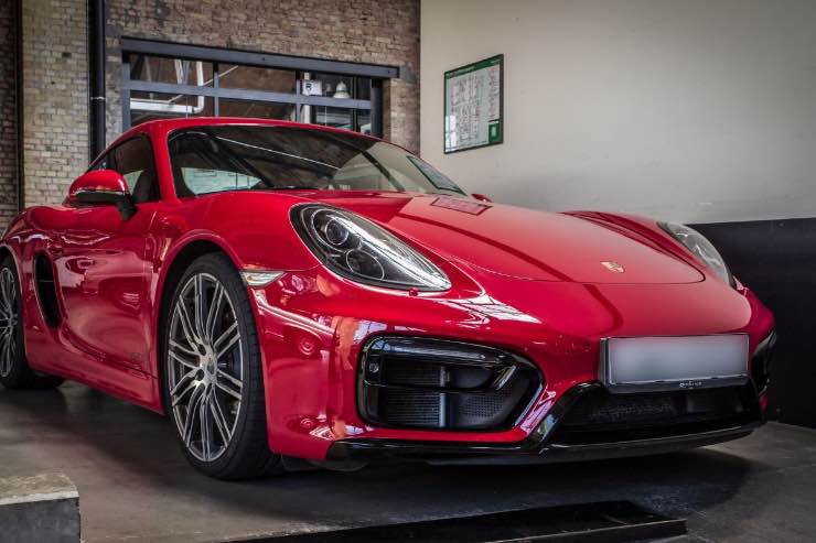 porsche crollo problemi licenziamenti