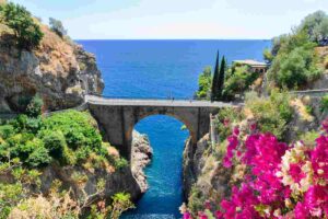 Le strade italiane sono tra le migliori al mondo: ecco perché guidare qui è un’esperienza unica